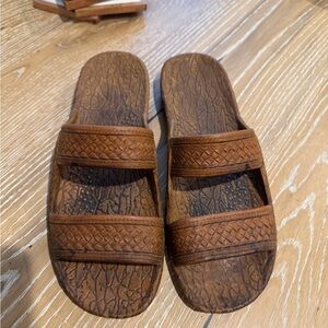 pali buckle sandals